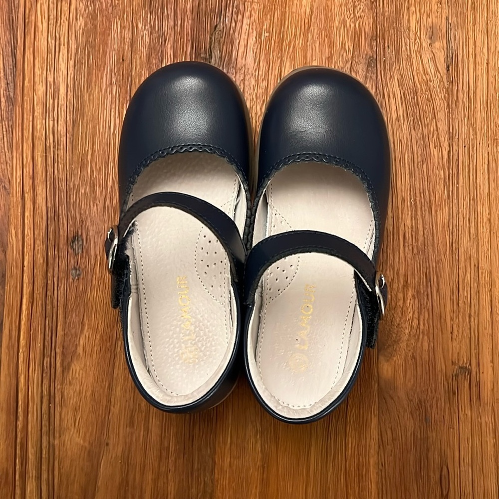 L’amour Chloe Scalloped Mary Jane’s, size 11, navy